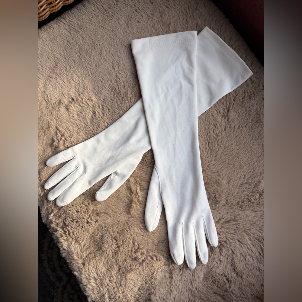 Vtg mid Century long white nylon blend simple yet elegant formal gloves XS/S